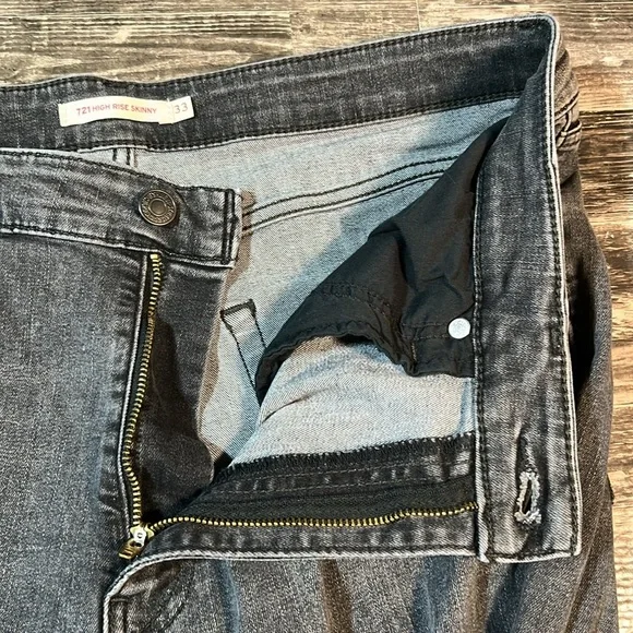 Levi’s 721 High Rise Skinny Jeans - Picture 6 of 7